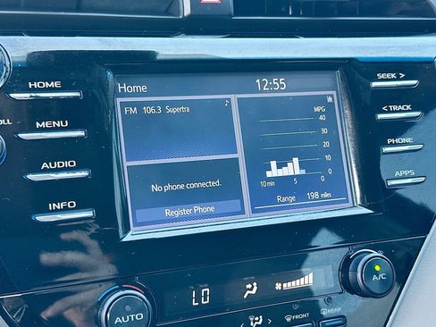 Used 2018 Toyota Camry SE image 15