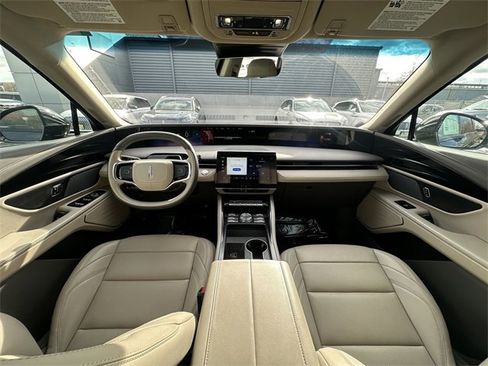 Certified 2024 Lincoln Nautilus Premier image 3