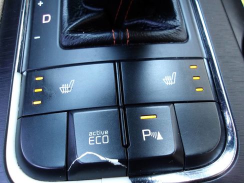 Used 2017 Kia Sedona LX w/ LX Essentials Premium Package image 17