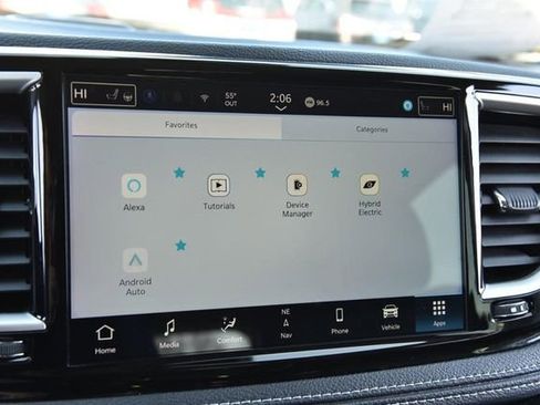 Used 2024 Chrysler Pacifica Select image 14