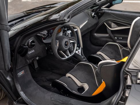 Used 2024 McLaren 750S Spider RWD image 5