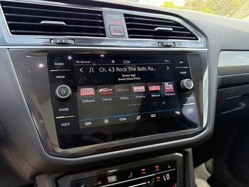 Used 2022 Volkswagen Tiguan SE AWD/4WD image 12