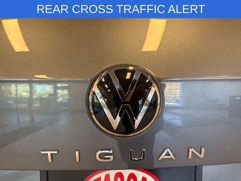 Used 2023 Volkswagen Tiguan SE R-Line image 12