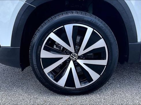 Used 2024 Volkswagen Taos SE FWD image 30