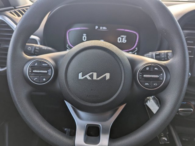 Used 2025 Kia Soul LX w/ LX Technology Package FWD image 16