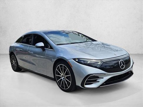 Used 2022 Mercedes-Benz EQS 450+ Sedan image 3