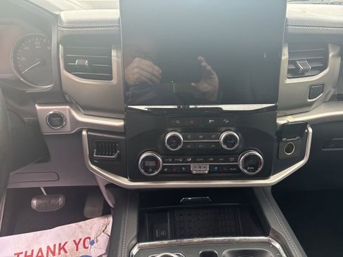 Used 2024 Ford Expedition XLT image 15