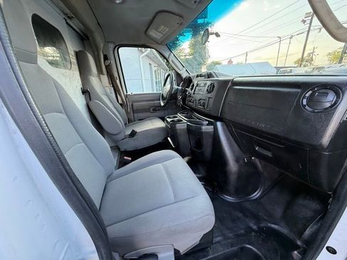 Used 2016 Ford E-350 and Econoline 350 Super Duty w/ Power Windows & Locks Group image 25