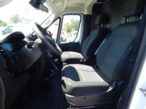 Used 2025 RAM ProMaster 2500 w/ U-Haul Equipment Group FWD image 16
