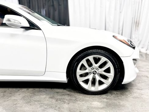 Used 2016 Hyundai Genesis 3.8 image 12