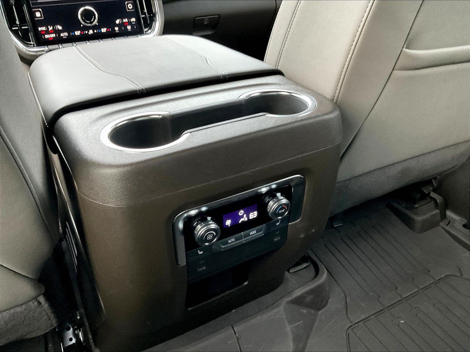Used 2025 GMC Yukon XL Elevation w/ LPO, Floor Liner Package AWD/4WD image 12