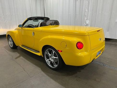 Used 2004 Chevrolet SSR w/ Preferred Equipment Group RWD image 5