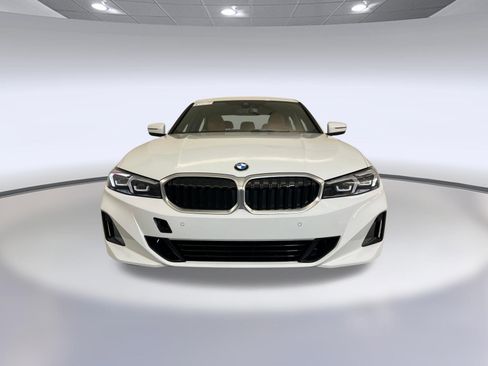 Used 2025 BMW 330i xDrive Sedan w/ Premium Package AWD/4WD image 4