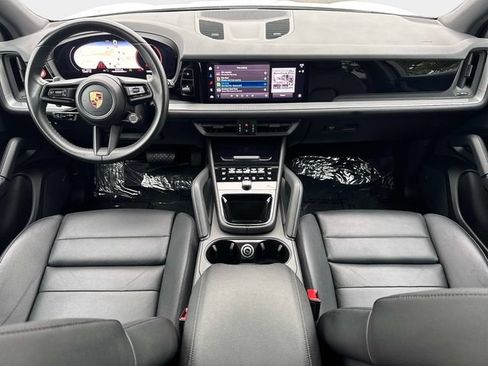 Used 2024 Porsche Cayenne w/ Premium Package AWD/4WD image 15