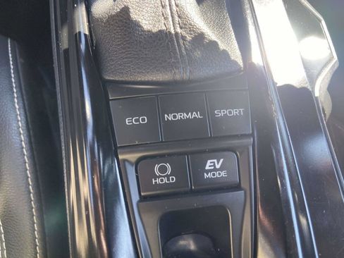 Used 2025 Toyota Camry SE FWD image 15