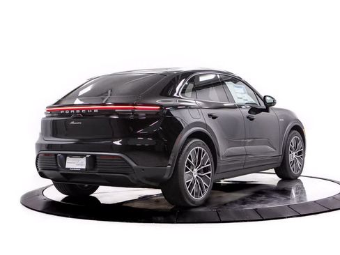 Certified 2026 Porsche Macan Electric RWD image 7