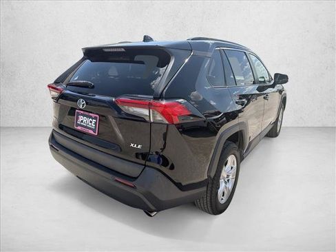 Used 2021 Toyota RAV4 XLE FWD image 5