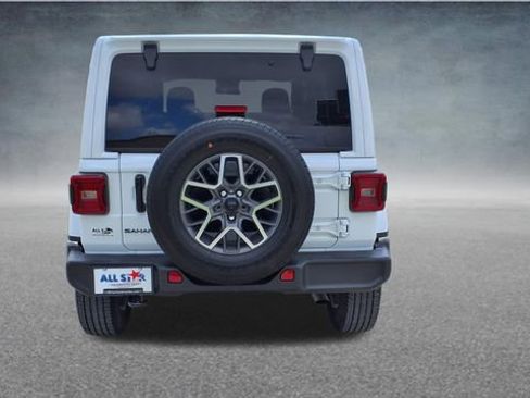 Used 2025 Jeep Wrangler Unlimited Sahara AWD/4WD image 8