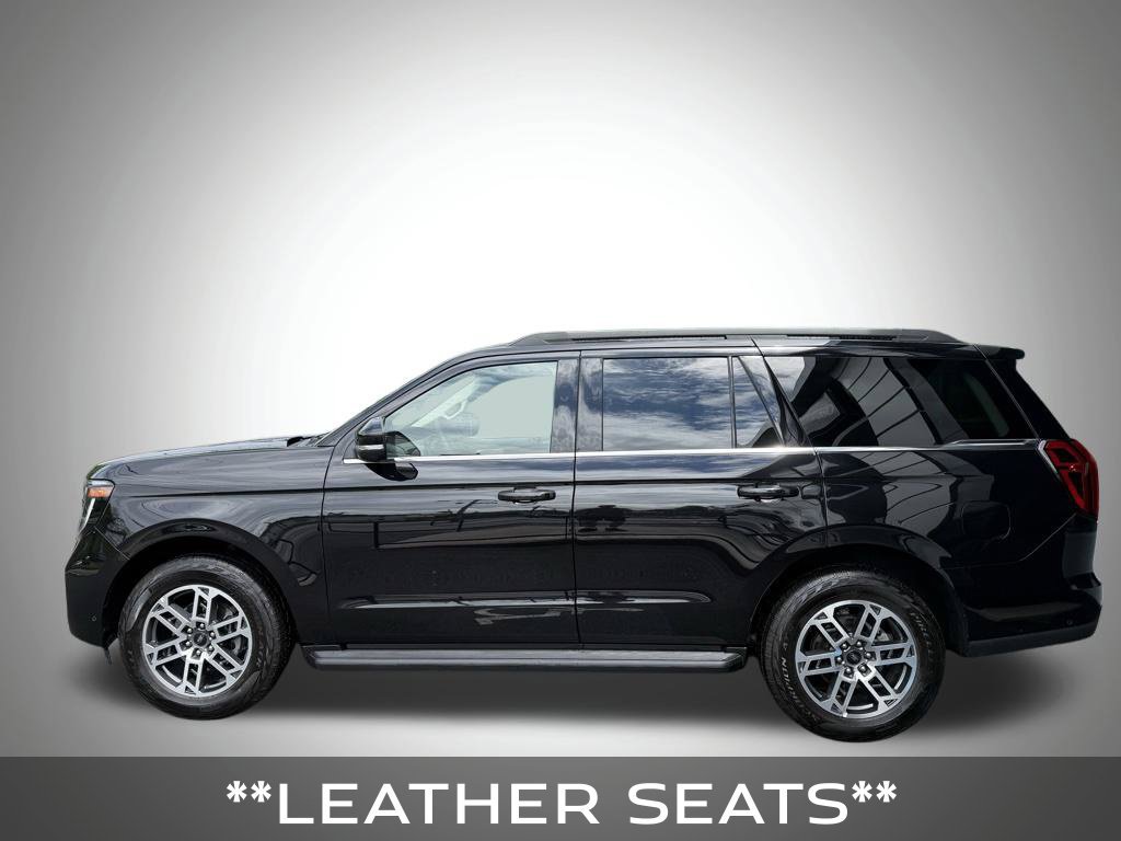 Used 2025 Ford Expedition Active AWD/4WD image 2