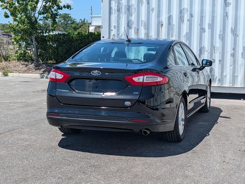 Used 2015 Ford Fusion SE FWD image 4