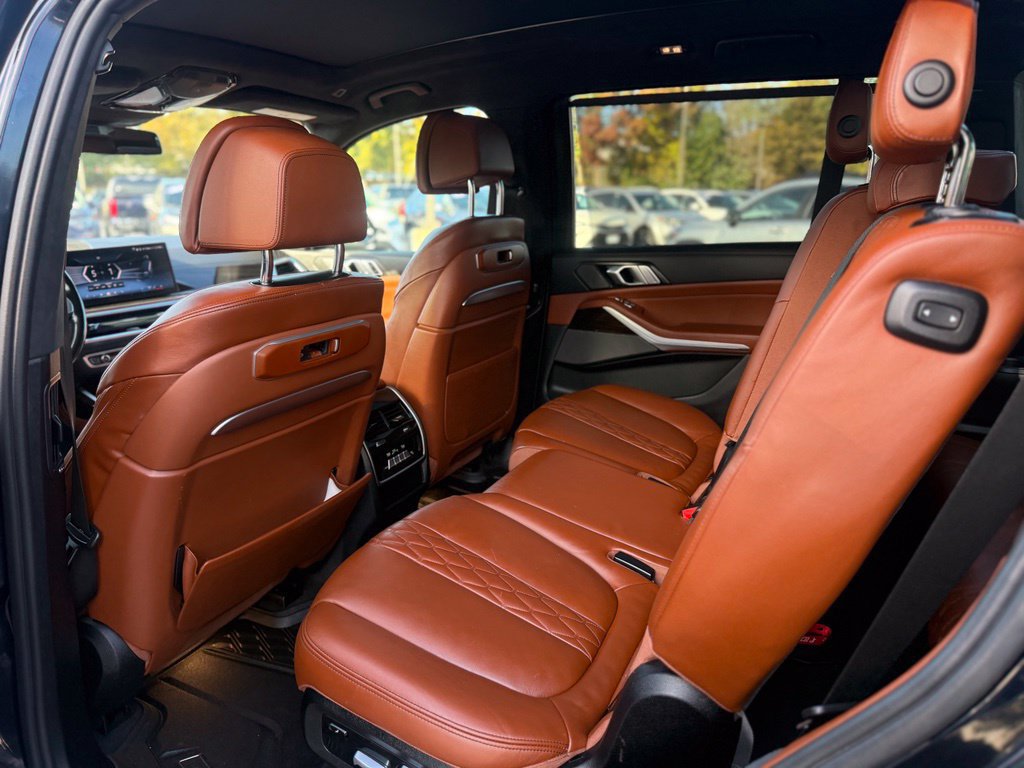 Used 2024 BMW X7 xDrive40i w/ M Sport Package AWD/4WD image 16