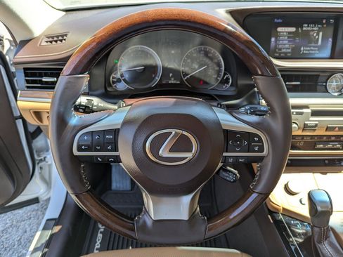 Used 2017 Lexus ES 350 w/ Premium Package FWD image 16