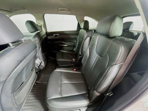 Used 2022 Kia Sorento S FWD image 25