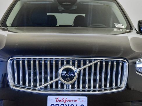 Certified 2025 Volvo XC90 B6 Plus image 8