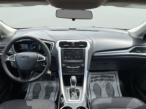 Used 2014 Ford Fusion SE FWD image 17