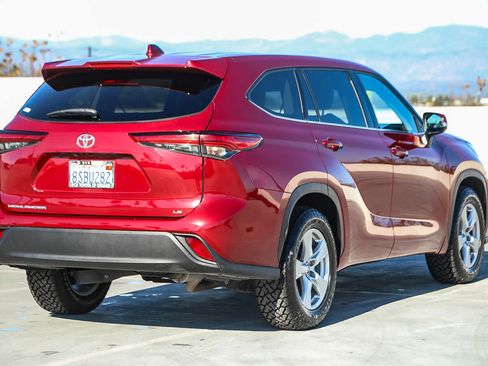 Used 2020 Toyota Highlander LE image 5