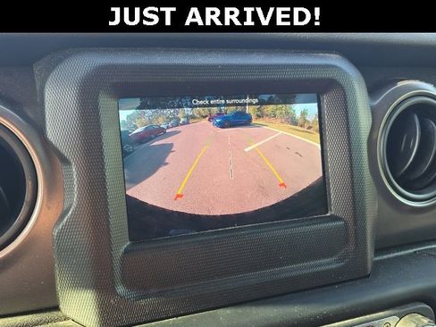 Used 2023 Jeep Wrangler Sport image 19