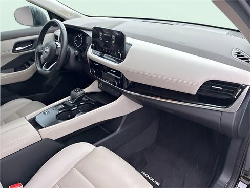 Used 2023 Nissan Rogue SL w/ SL Premium Package image 13