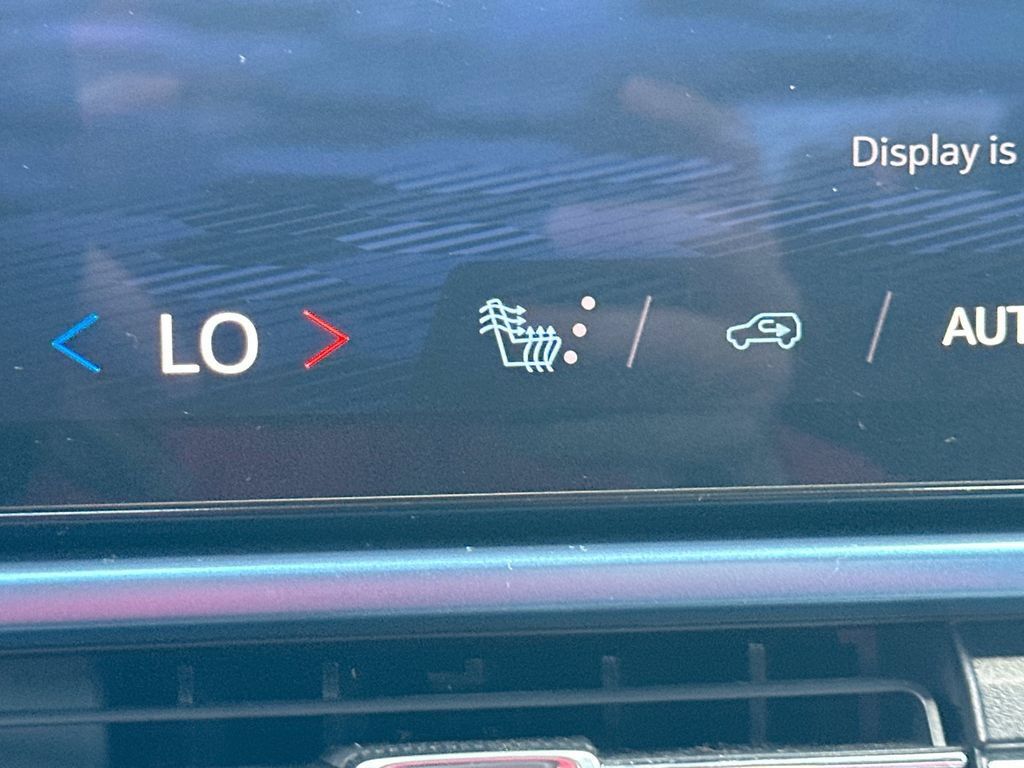 Certified 2024 Chevrolet Equinox EV LT FWD image 23