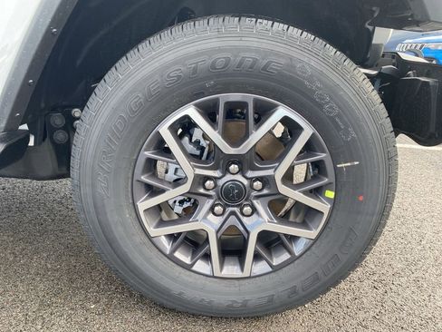 New 2026 Jeep Wrangler Unlimited Sahara AWD/4WD image 9
