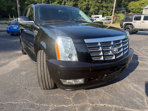 Used 2011 Cadillac Escalade AWD image 14