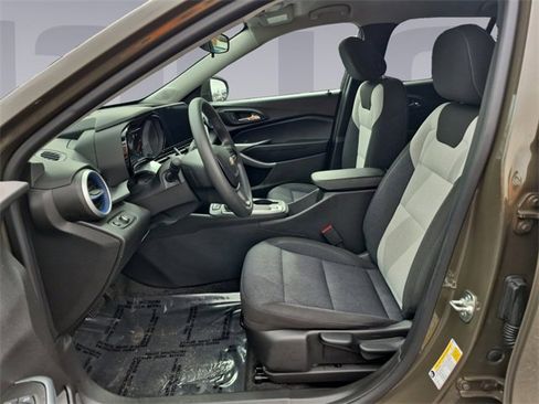 Used 2024 Chevrolet Trax LS w/ LS Convenience Package image 10