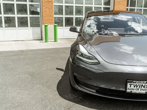 Used 2022 Tesla Model 3 Long Range AWD/4WD image 29