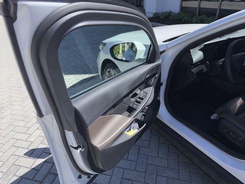 Certified 2024 BMW 530i w/ Luxury Seating Package image 9