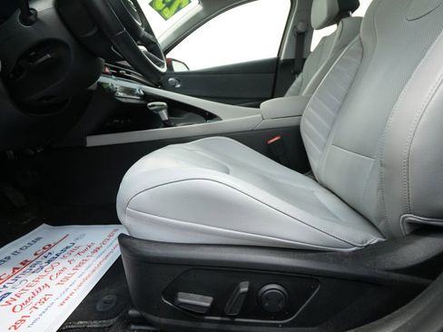 Used 2023 Hyundai Elantra Limited image 17