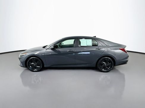 Used 2023 Hyundai Elantra SEL w/ Preferred Accessory Package FWD image 5
