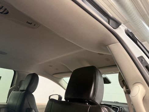 Used 2024 Chrysler Pacifica Touring-L image 72