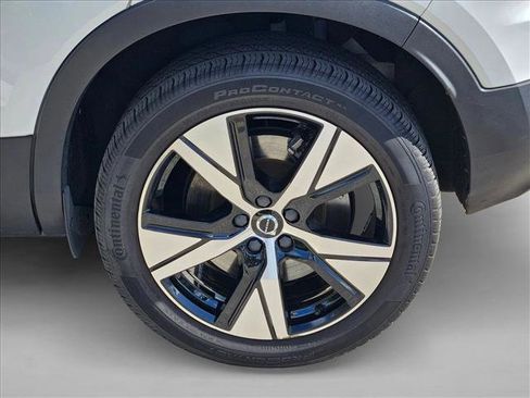 Used 2021 Volvo XC40 P8 Recharge w/ Advanced Package image 23