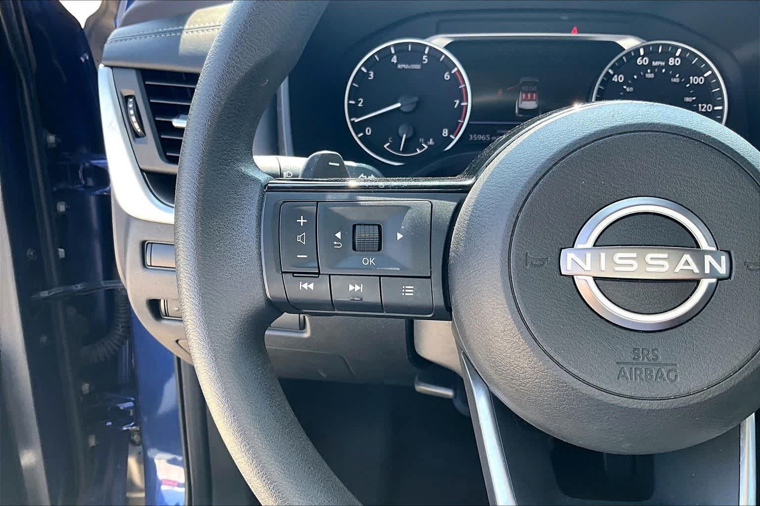 Used 2023 Nissan Rogue SV FWD image 43