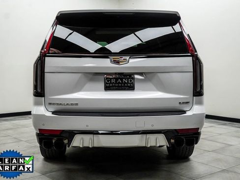 Used 2023 Cadillac Escalade ESV V image 10