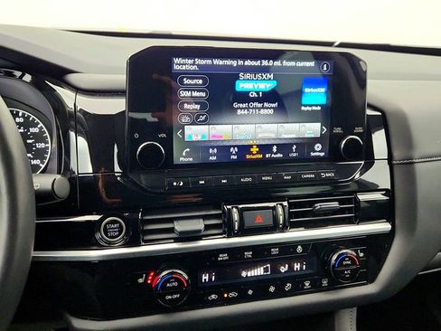 Used 2024 Nissan Pathfinder SL image 17