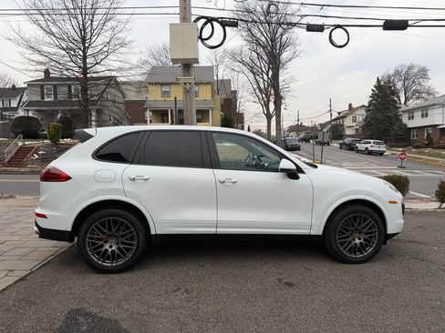 Used 2017 Porsche Cayenne Platinum Edition image 8