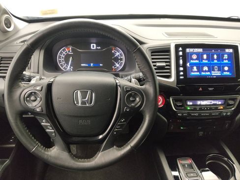 Used 2017 Honda Pilot Touring image 22