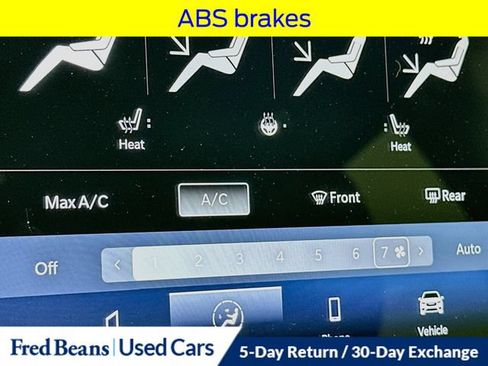 Used 2024 Chrysler Pacifica Touring-L FWD image 24