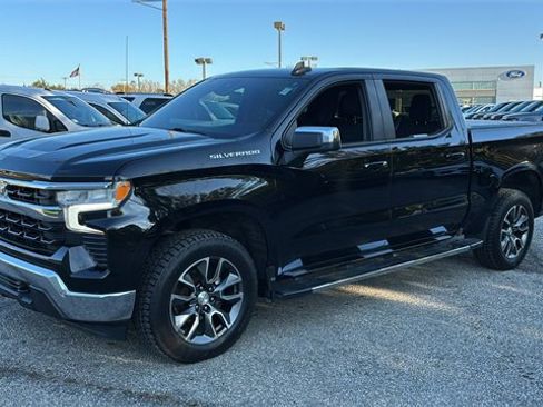 Used 2022 Chevrolet Silverado 1500 LT w/ Protection Package image 2