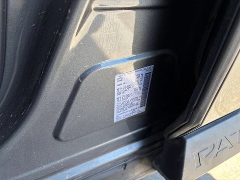 Used 2025 Nissan Pathfinder SV FWD image 27